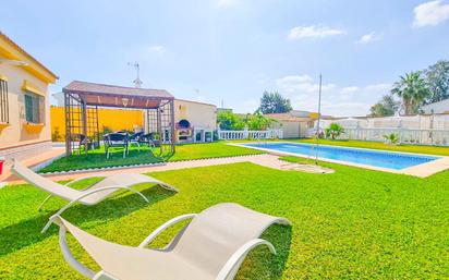 Jardí de Casa o xalet en venda en Chiclana de la Frontera amb Terrassa i Piscina