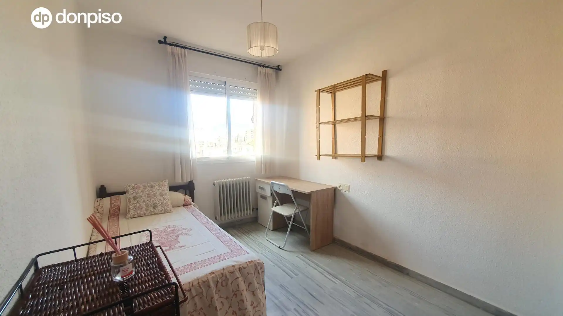 Bedroom of Flat for rent in Granada  with Air Conditioner, Heating and Terrace