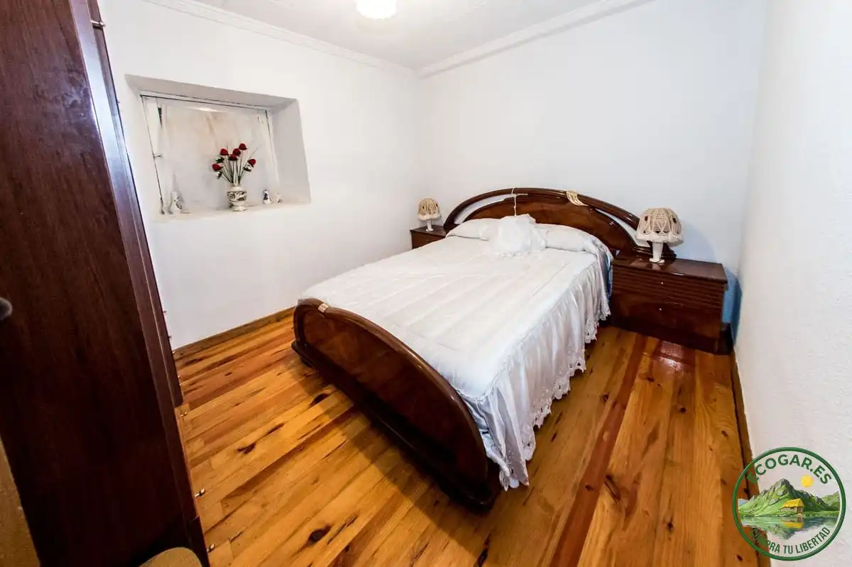 Schlafzimmer von Haus oder Chalet zum Verkauf in Corullón mit Heizung, Privatgarten und Parkett