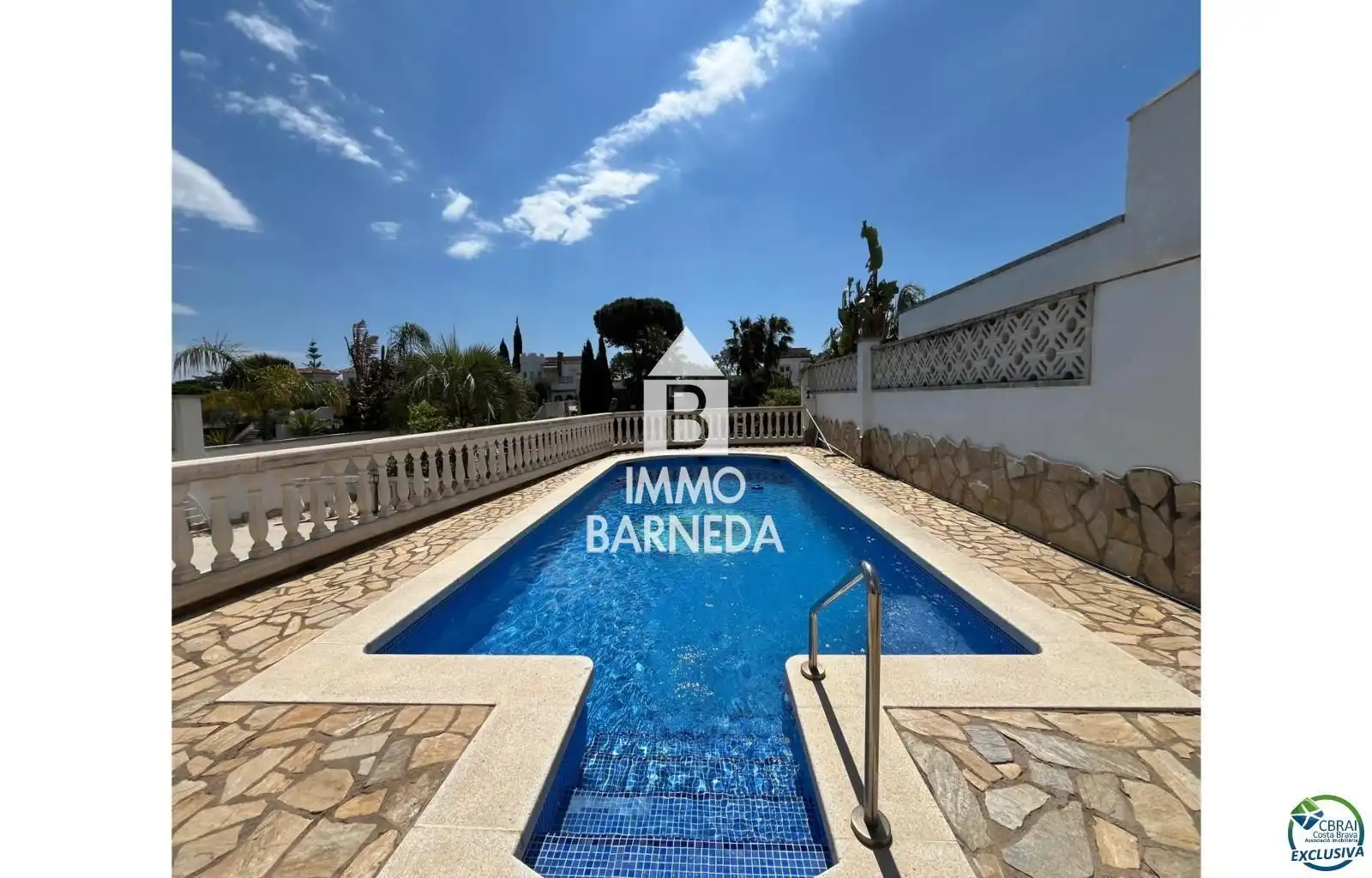 Vista exterior de Casa o xalet en venda en Empuriabrava amb Calefacció, Jardí privat i Terrassa