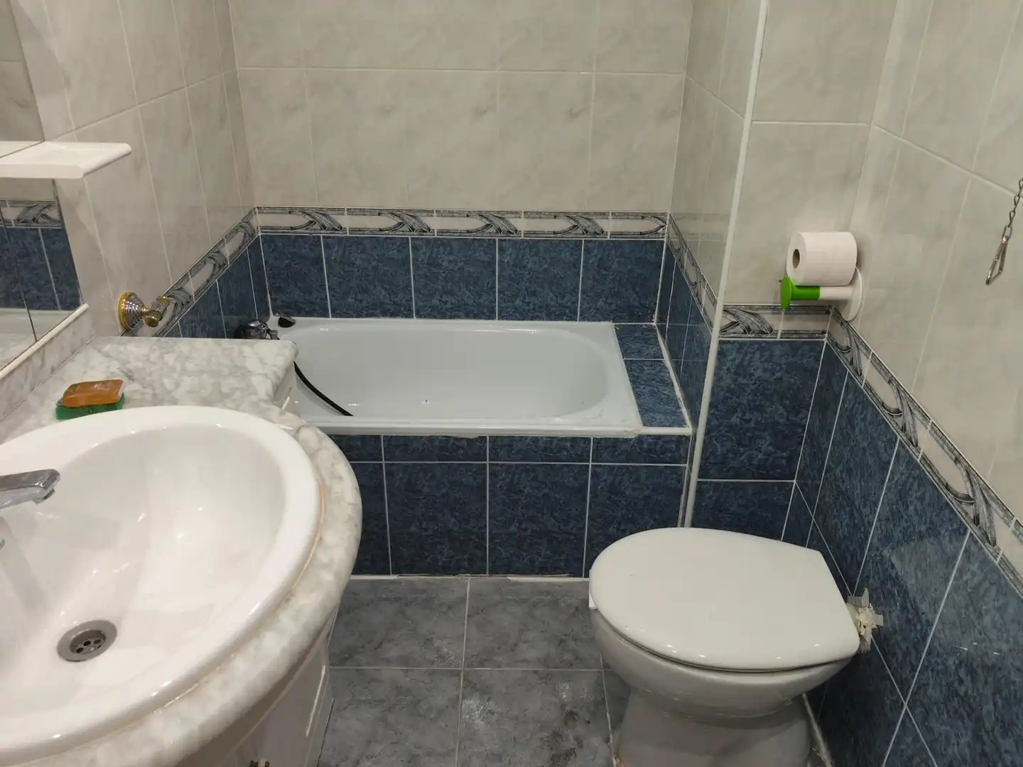 Bathroom of Flat for sale in Zaragoza  with Heating, Terrace and Storage room