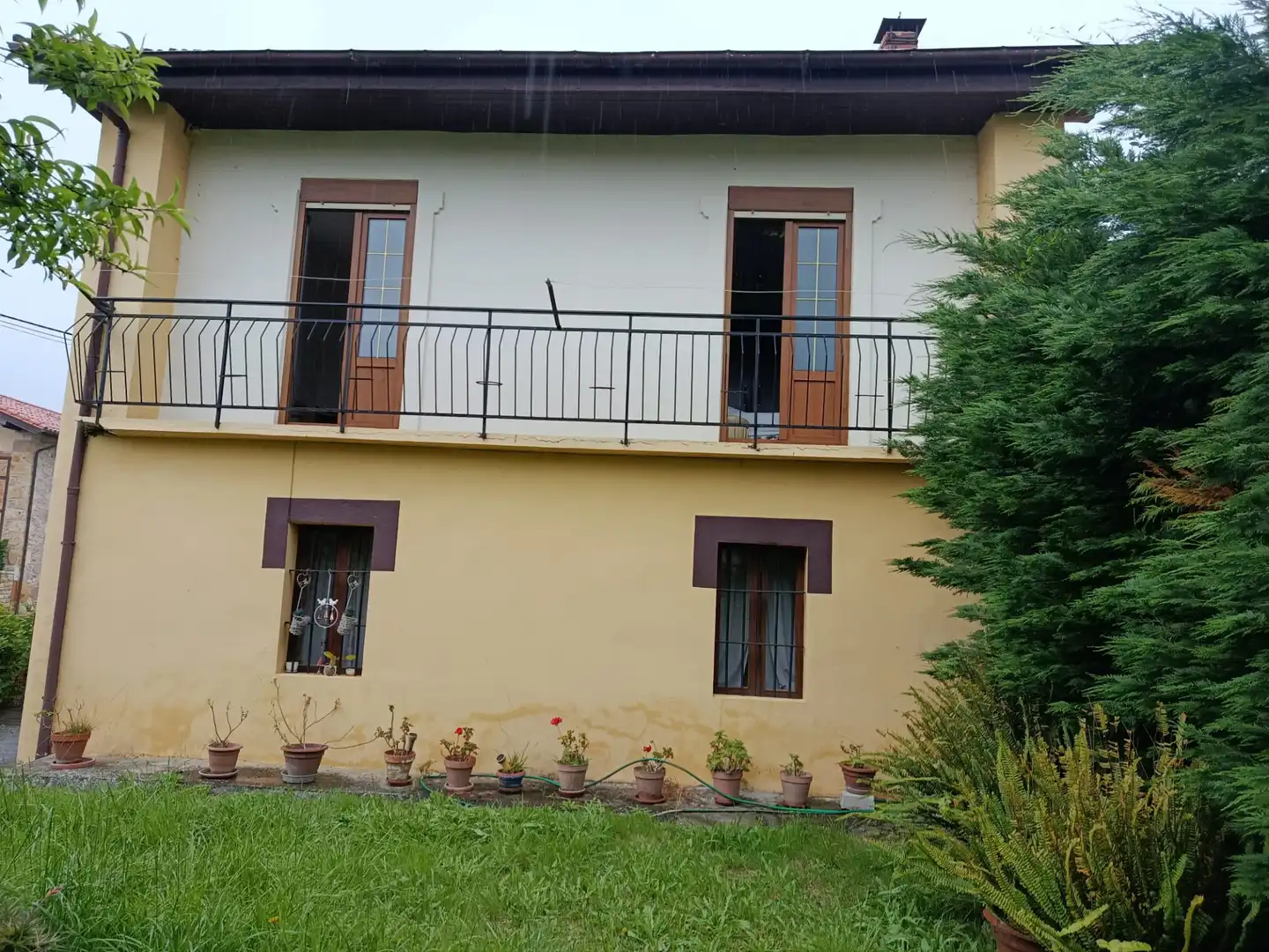 Vista exterior de Casa o chalet en venta en Santiurde de Toranzo con Jardín privado, Amueblado y Balcón