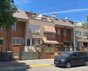 Vista exterior de Casa o xalet en venda en Ciudad Real Capital amb Aire condicionat i Terrassa
