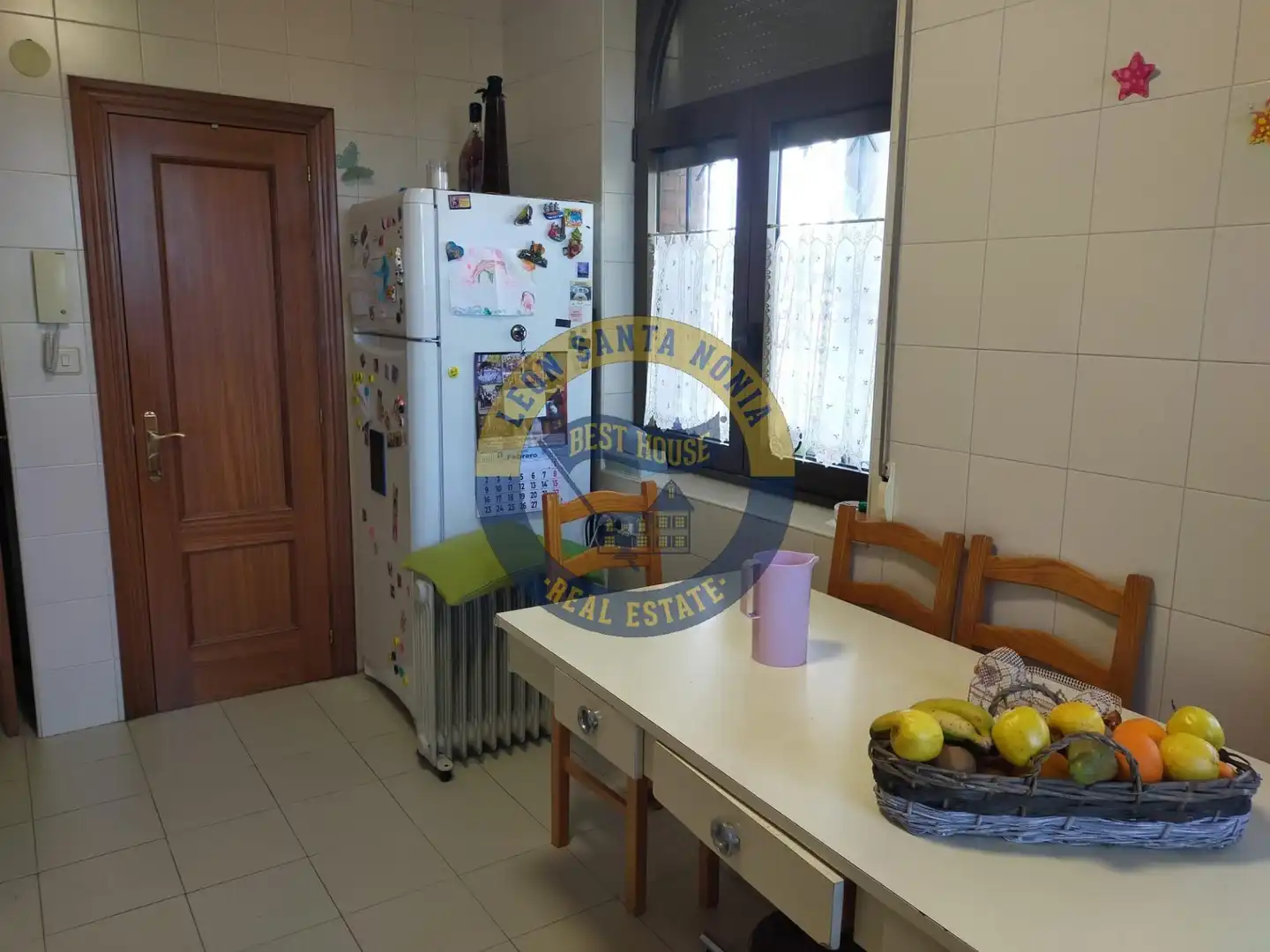Cuina de Casa o xalet en venda en León Capital  amb Calefacció