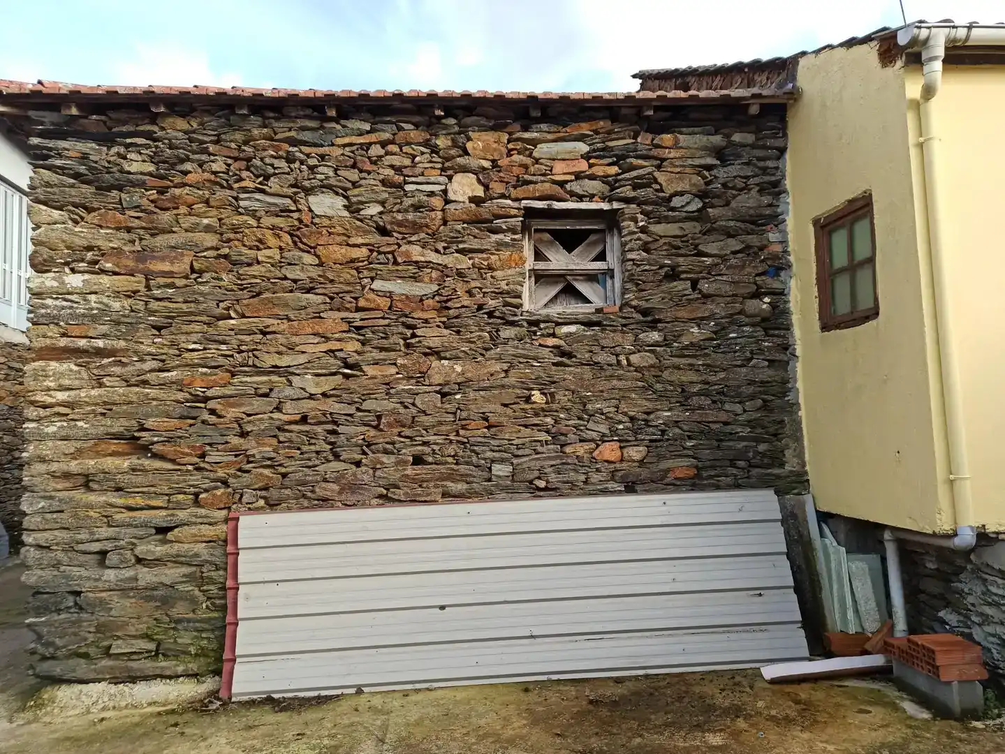 Vista exterior de Casa adosada en venda en Laza