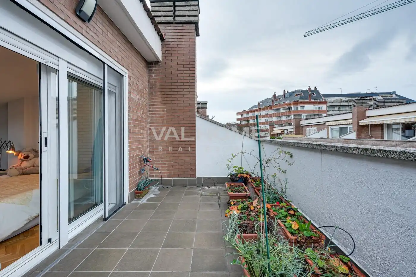 Terrasse von Einfamilien-Reihenhaus zum Verkauf in Sant Cugat del Vallès mit Heizung, Privatgarten und Parkett