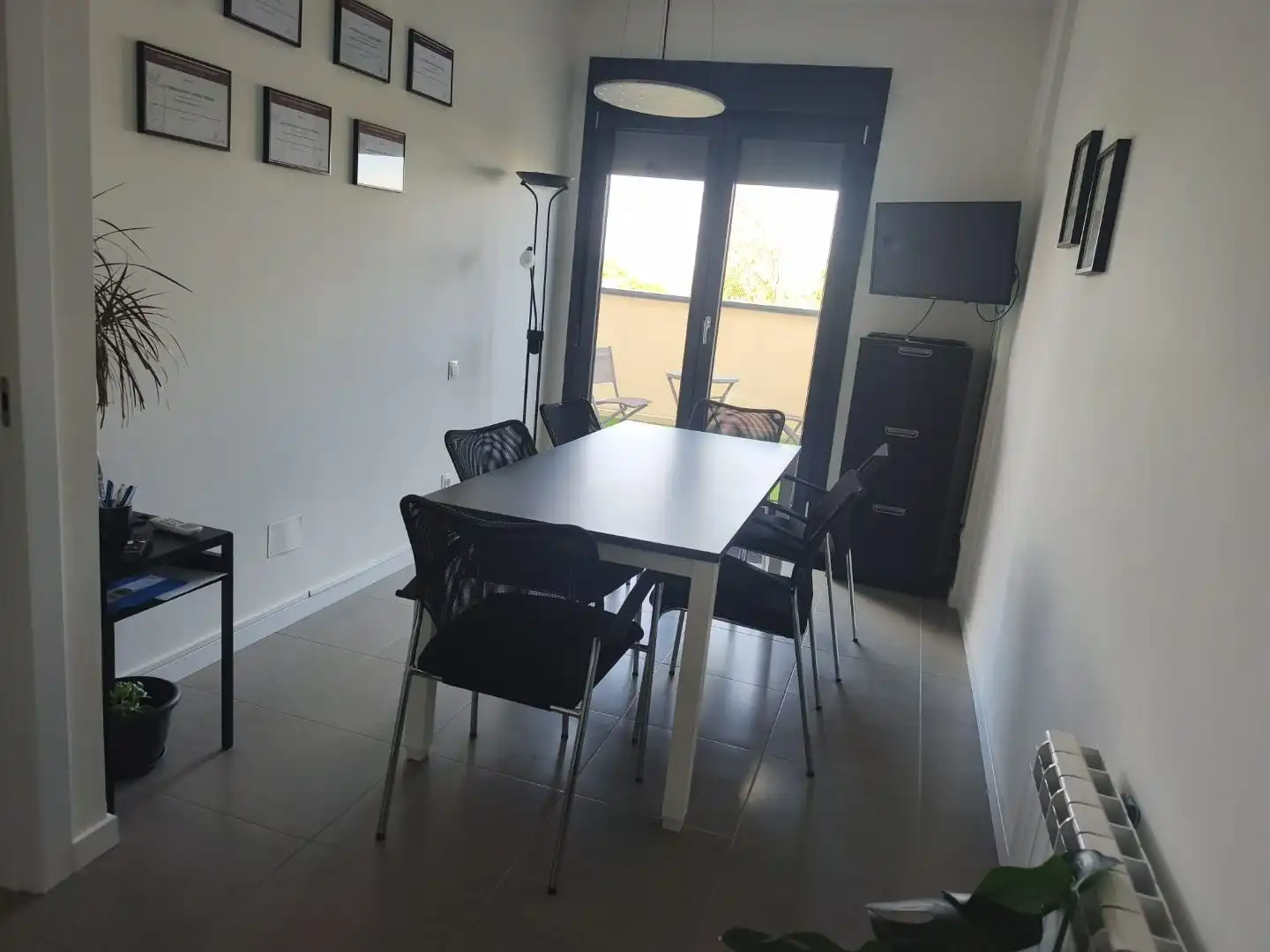 Büro zur Miete in Villanueva de la Cañada mit Klimaanlage, Heizung und Terrasse