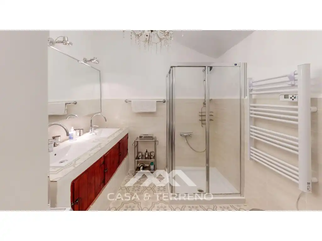 Bathroom of Commercial properties for sale in Arenas  with Air Conditioner