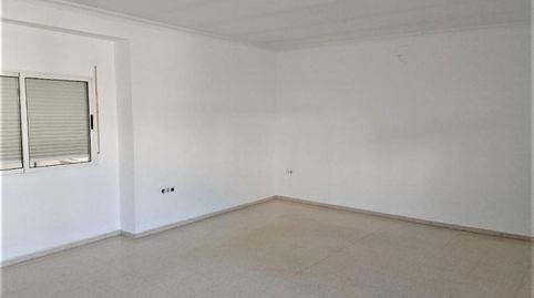 Foto 2 de Casa adosada en venta en Perez Galdos, Montijo, Badajoz