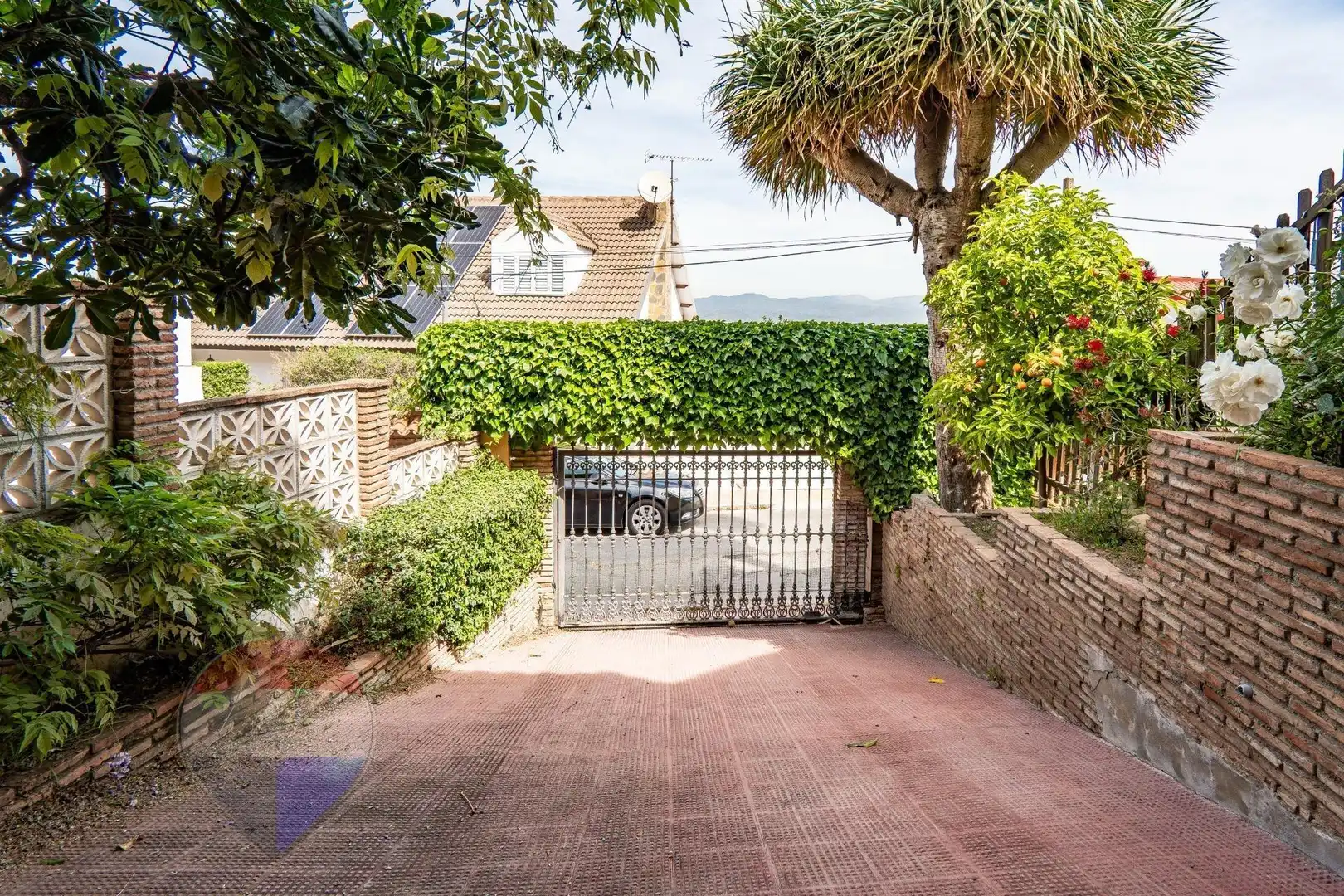 Vista exterior de Casa o xalet en venda en Alhaurín de la Torre amb Aire condicionat, Calefacció i Jardí privat