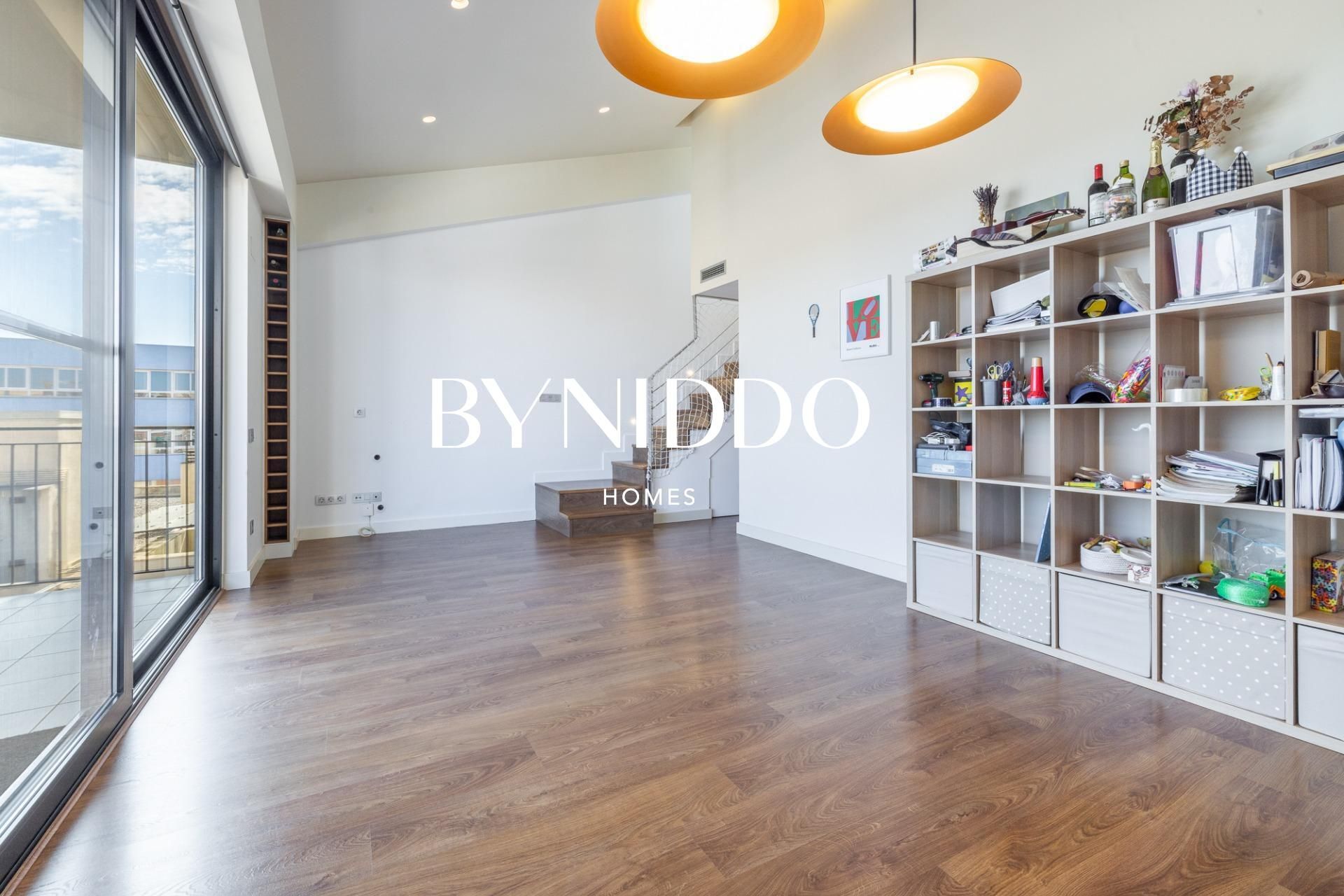 Sala d'estar de Àtic en venda en Sant Cugat del Vallès amb Aire condicionat, Calefacció i Parquet
