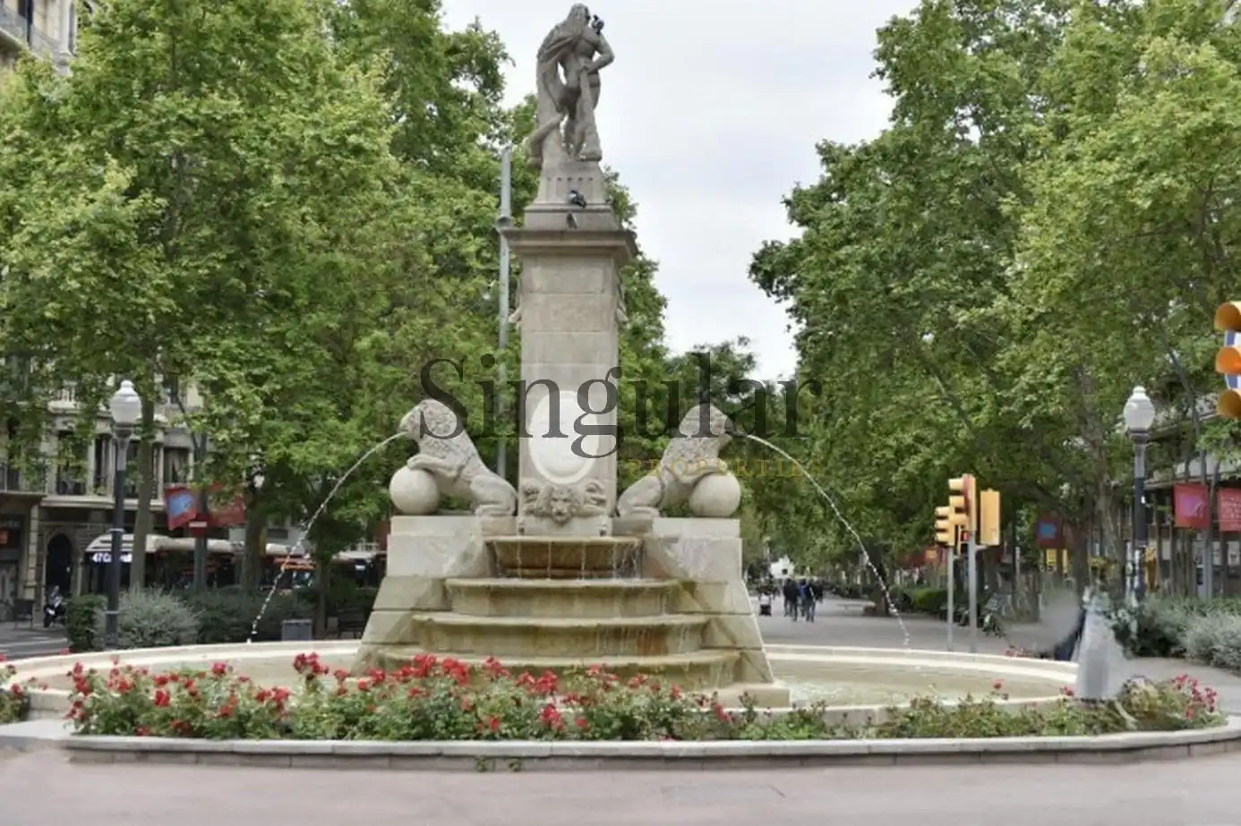 Exterior view of Buildings for sale in Barcelona