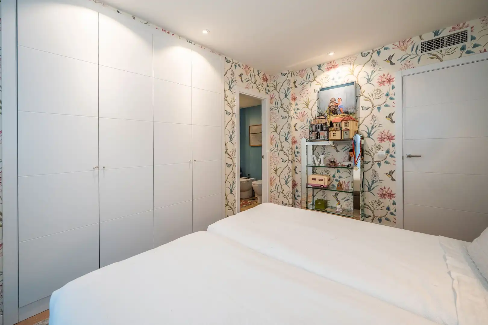 Bedroom of Flat for sale in La Moraleja  with Air Conditioner, Heating and Private garden