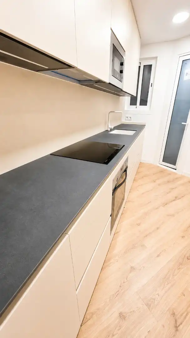Cuina de Pis en venda en Barcelona amb Aire condicionat, Calefacció i Forn