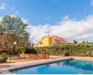 Vista exterior de Casa o xalet en venda en Alpedrete amb Terrassa i Piscina