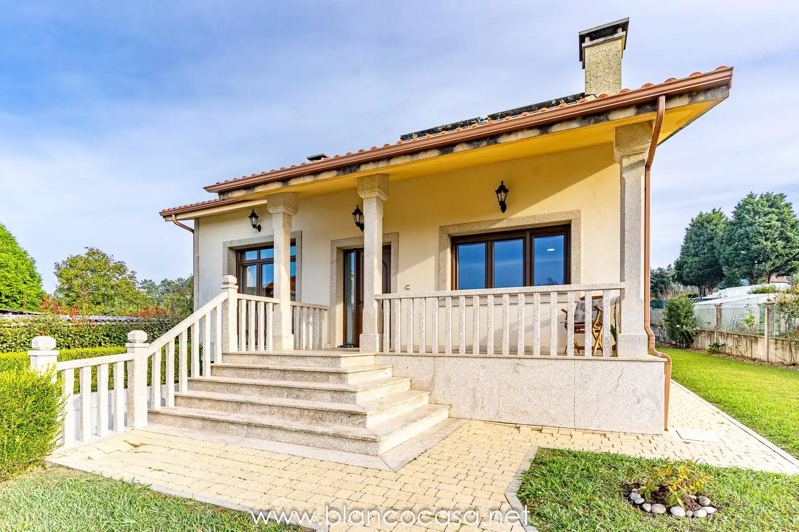 Vista exterior de Casa o chalet en venta en Carballo con Calefacción, Trastero y Amueblado