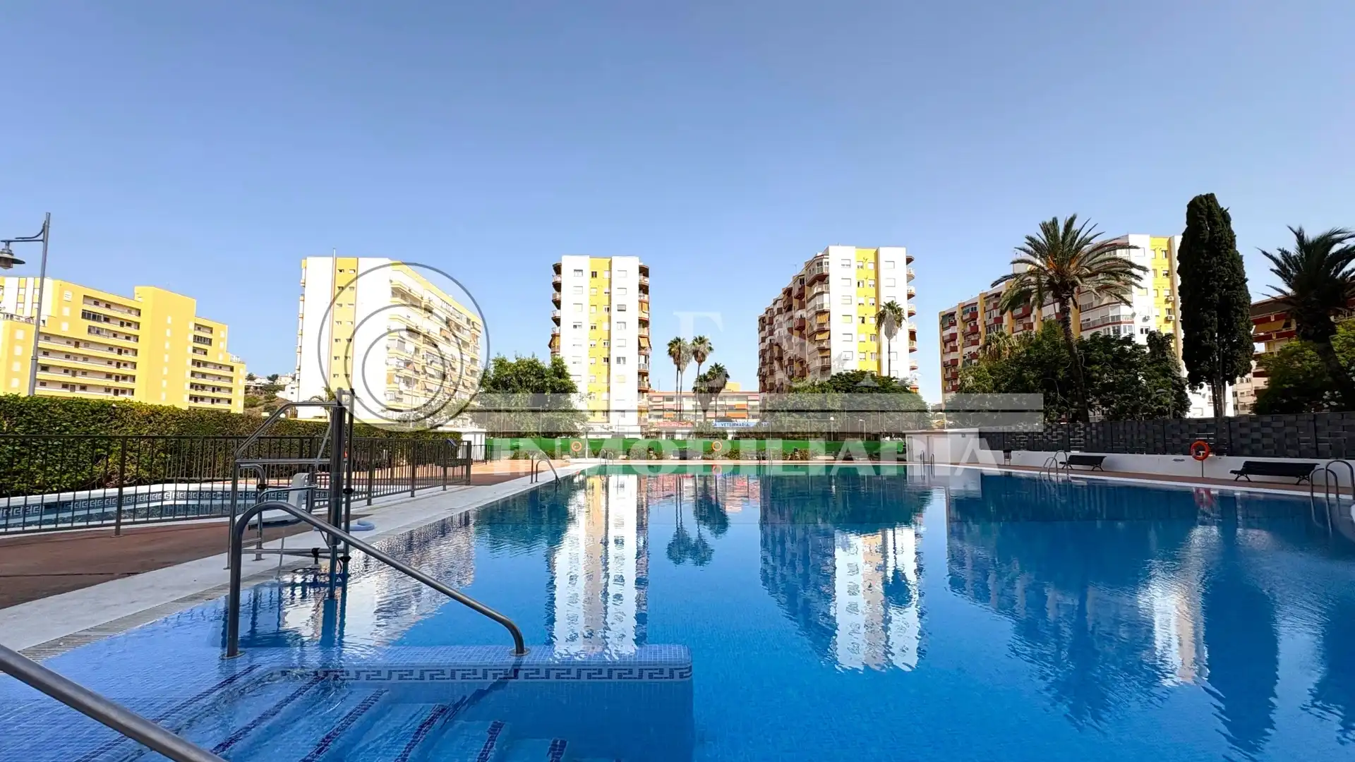 Exterior view of Flat for sale in Vélez-Málaga  with Air Conditioner, Terrace and Swimming Pool