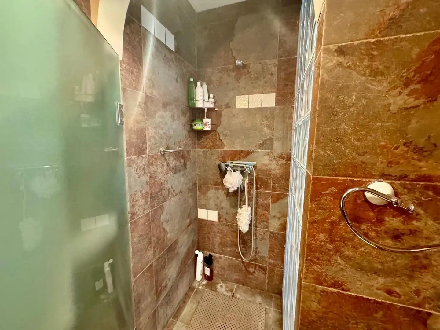 Badezimmer von Wohnung zum Verkauf in Barcelona mit Heizung und Balkon