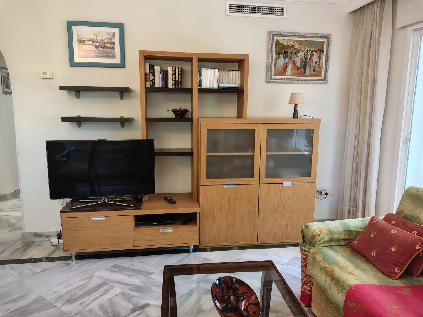 Wohnzimmer von Wohnung zur Miete in Marbella mit Klimaanlage, Heizung und Terrasse