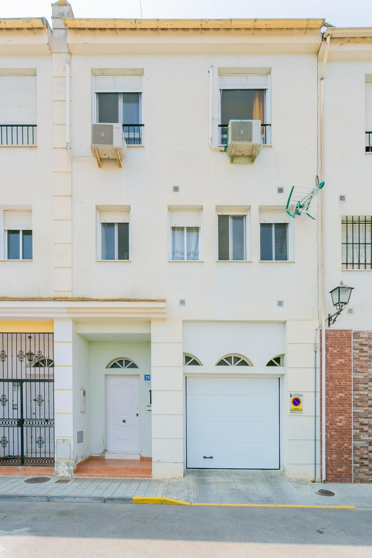 Exterior view of House or chalet for sale in Fuente Vaqueros  with Air Conditioner and Terrace