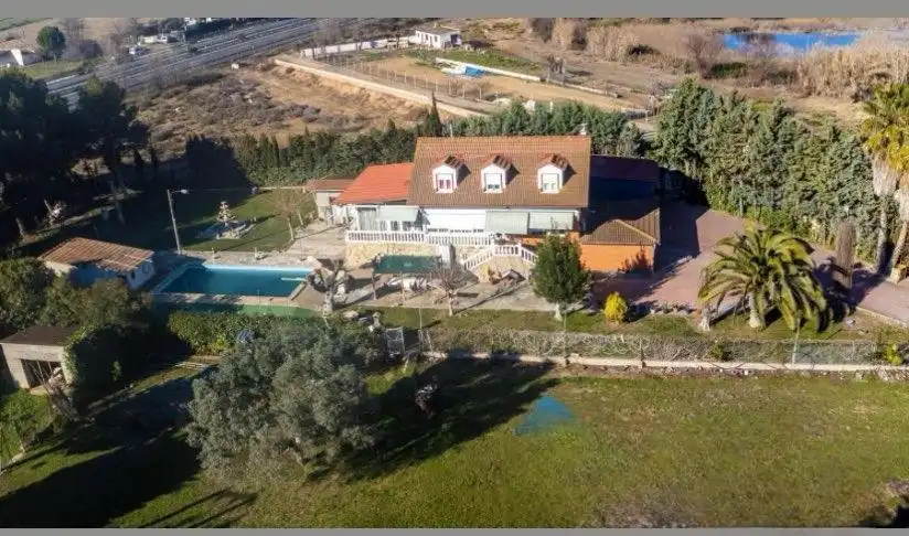 Vista exterior de Casa o chalet en venta en Zaragoza con Aire acondicionado, Calefacción y Jardín privado