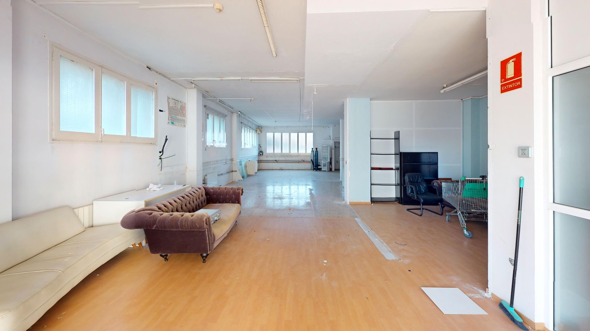 Premises for sale in Rubí  with Parquet flooring and Alarm