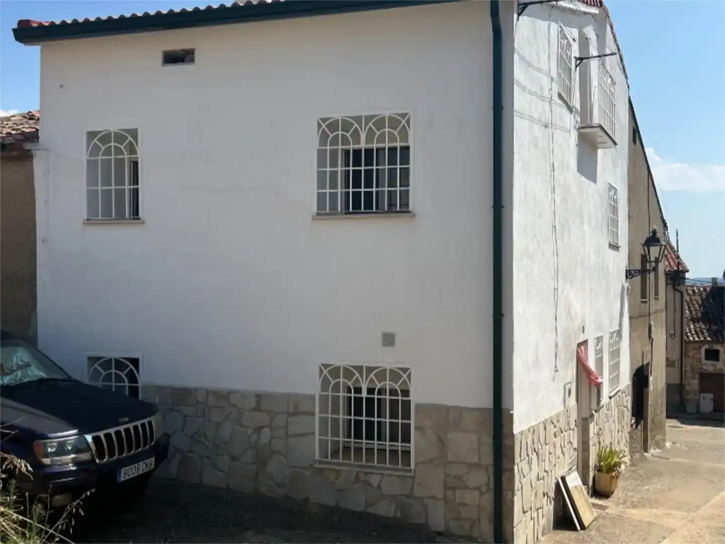 Vista exterior de Pis en venda en La Toba amb Moblat i Balcó
