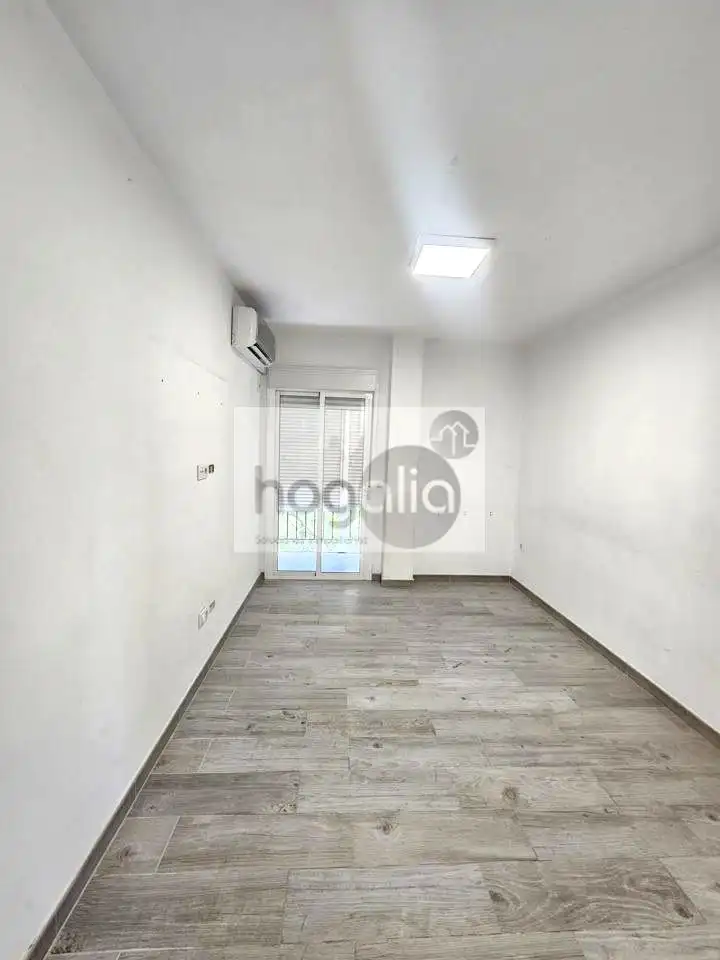 Habitación de Piso en venta en Sevilla con Aire acondicionado y Terraza