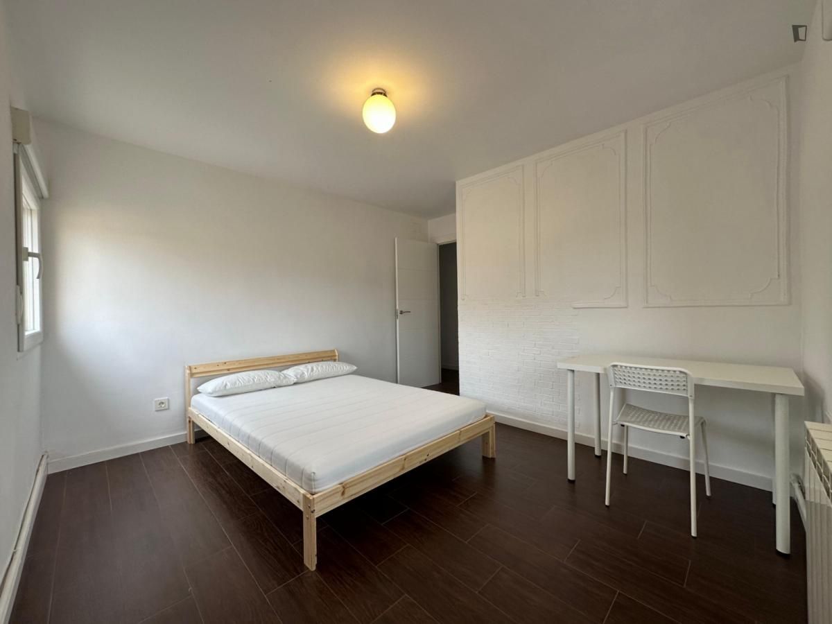 Dormitori de Apartament per a compartir en  Granada Capital amb Moblat, Forn i Rentadora