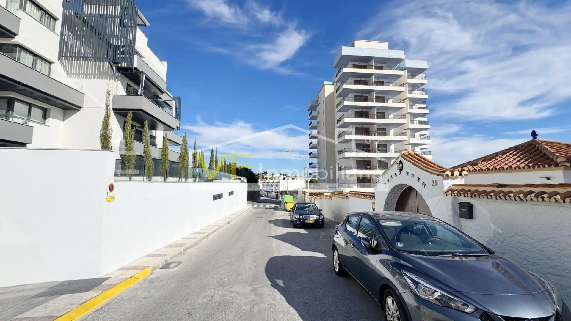 Vista exterior de Dúplex en venda en Torremolinos amb Jardí privat, Terrassa i Traster