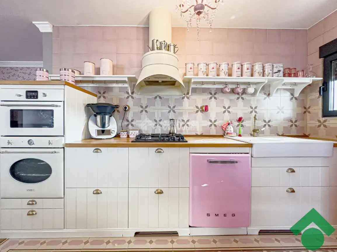 Kitchen of Houses for sale in Vegas del Genil