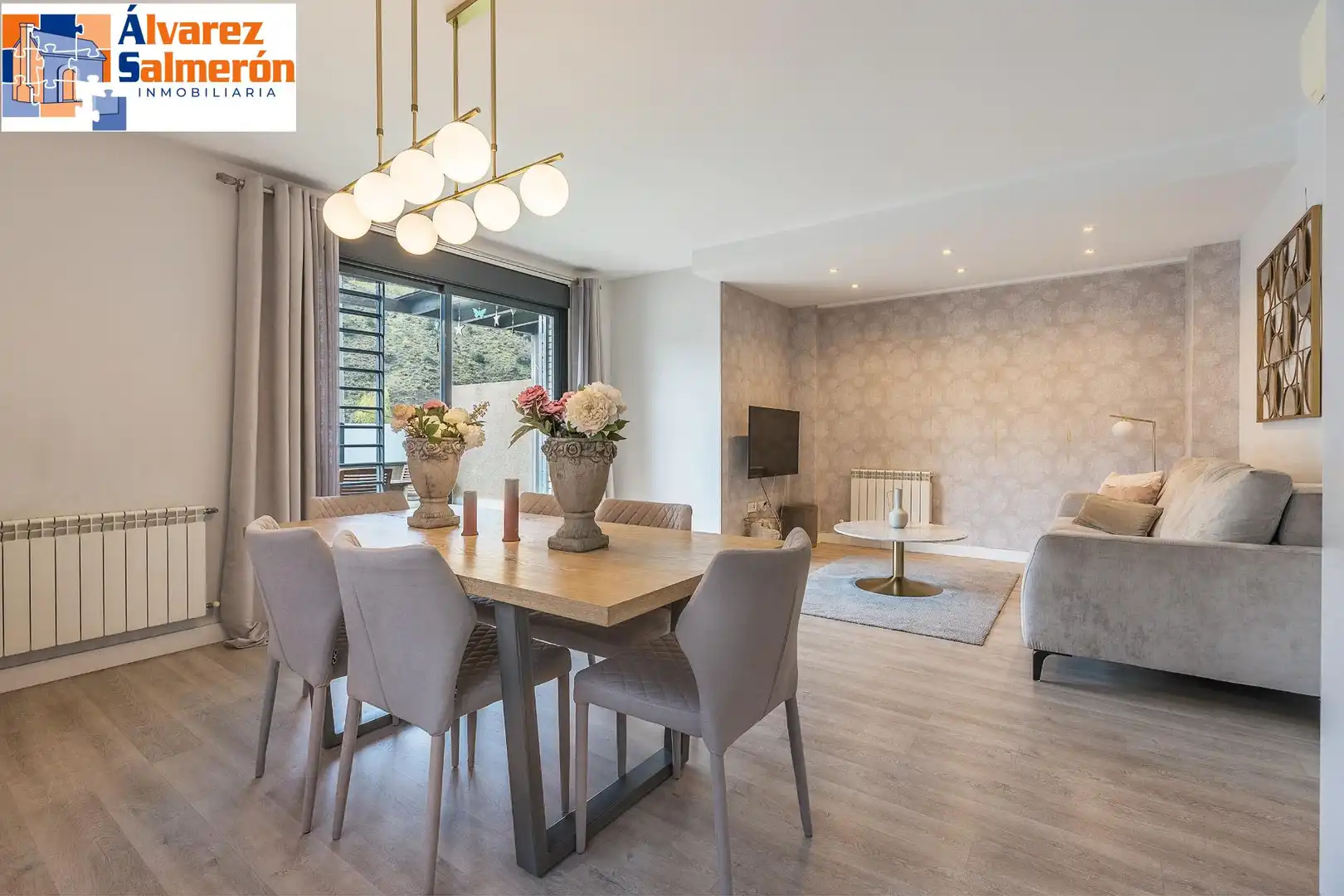 Esszimmer von Einfamilien-Reihenhaus zum Verkauf in Granada mit Privatgarten und Balkon