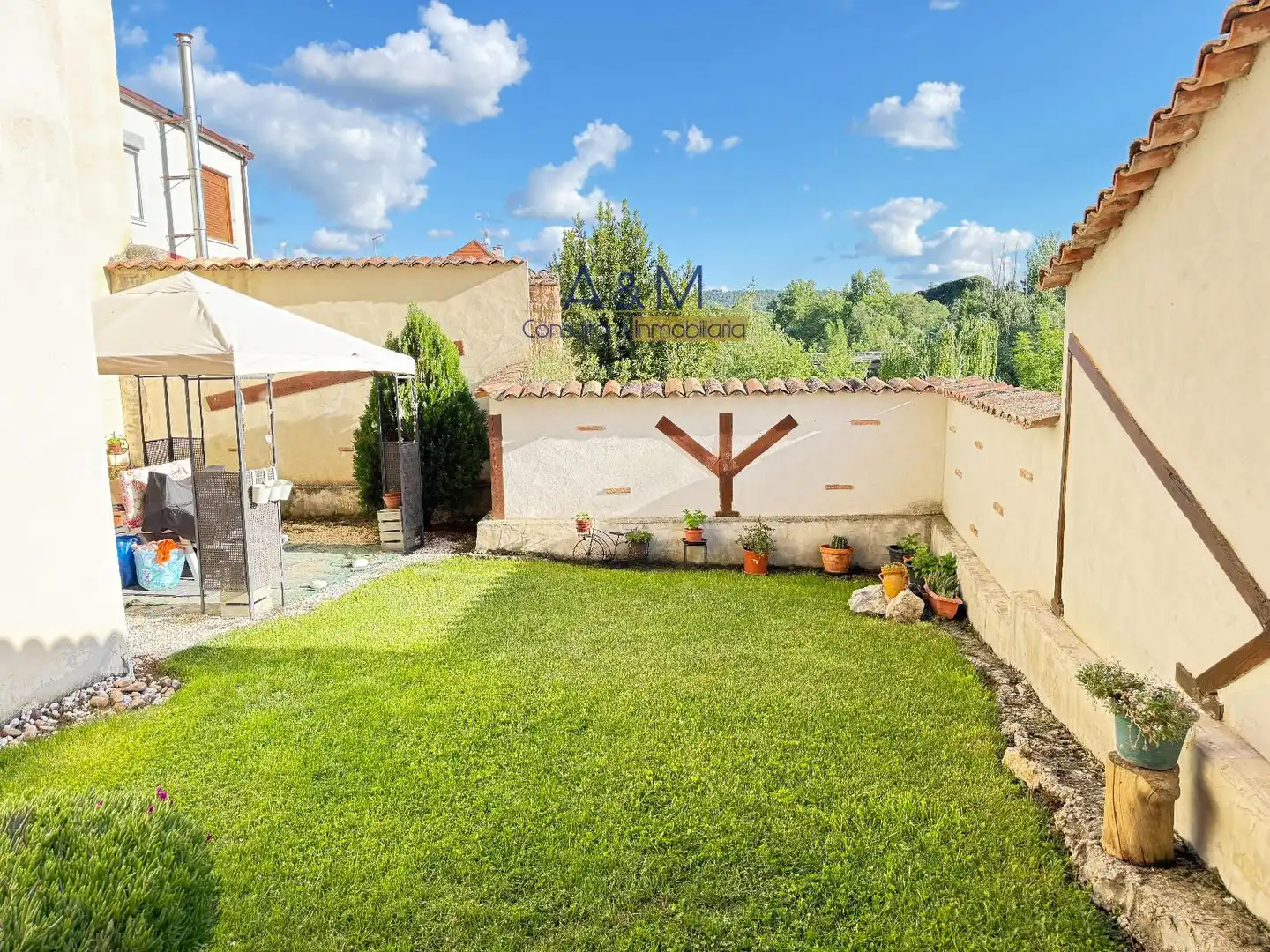 Jardín de Piso en venta en Tudela de Duero con Calefacción, Jardín privado y Trastero