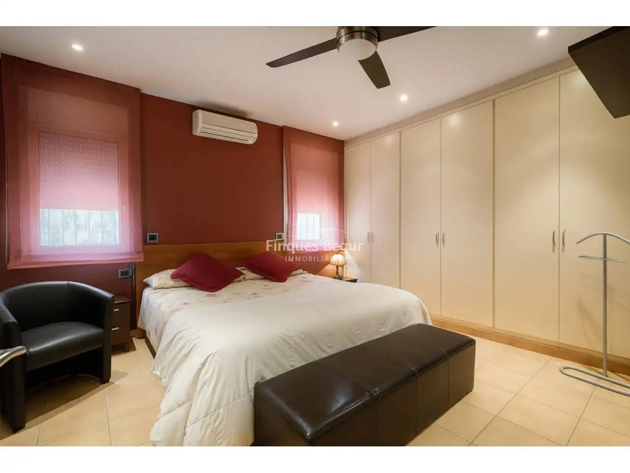 Detached house with pool for sale in Calle Joaquim Ruyra, imagen 8