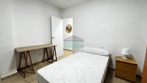 Bedroom of Flat for rent in Granada  with Furnished, TV and Balcony