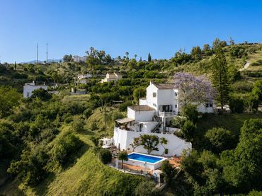 Country house with pool for sale in Coín