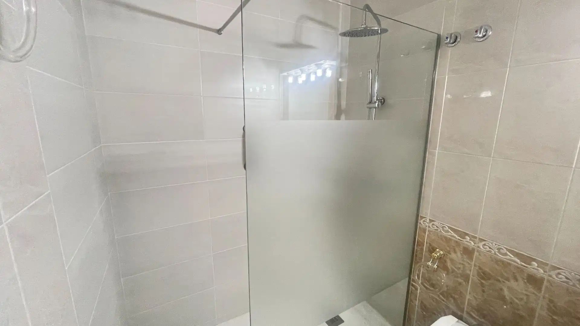 Bathroom of Flat for sale in Terrassa