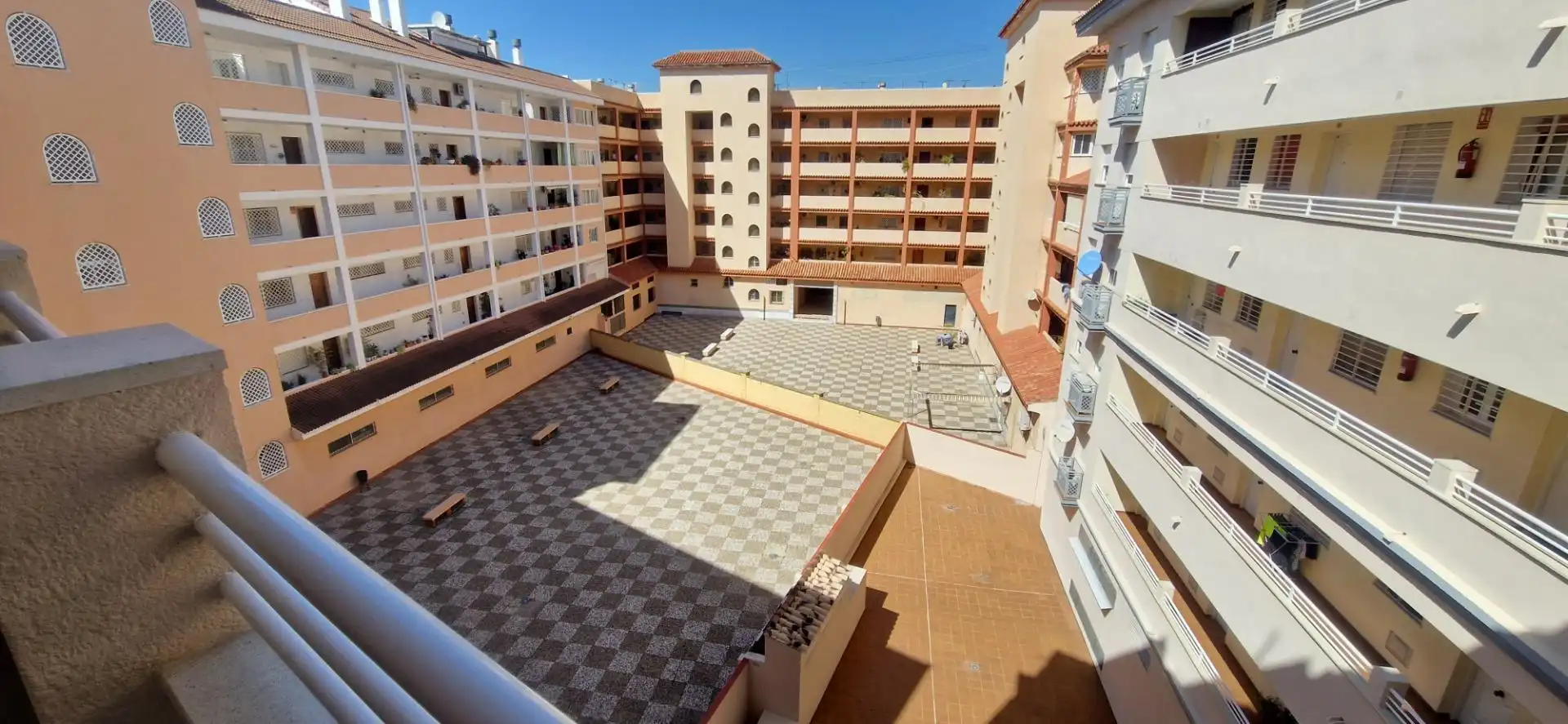 Vista exterior de Pis en venda en Fuengirola amb Terrassa