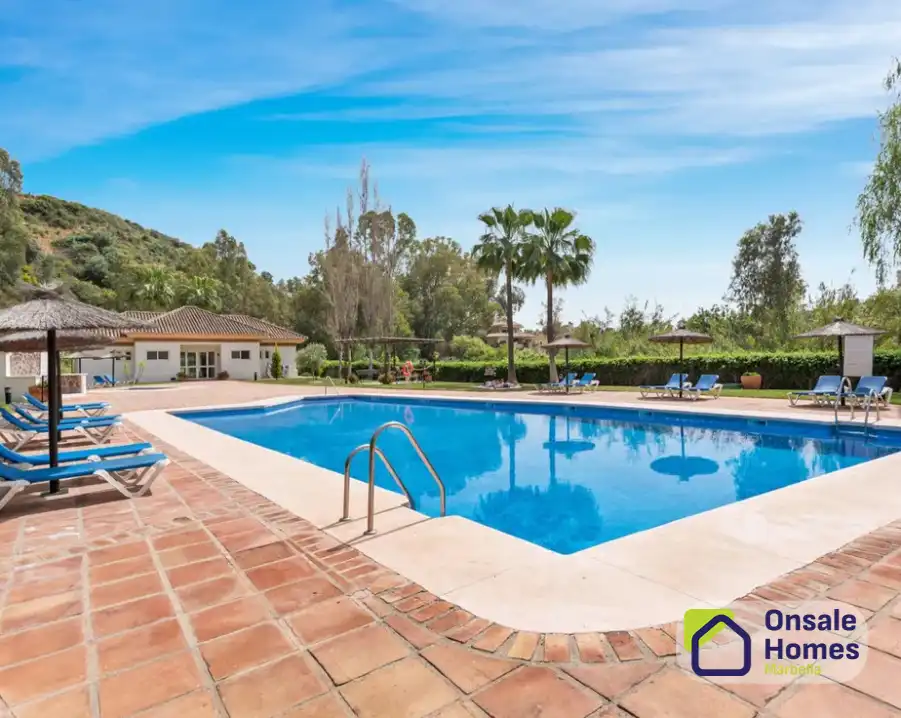 Appartamento con piscina in vendita a Urbanización Golf Río Real