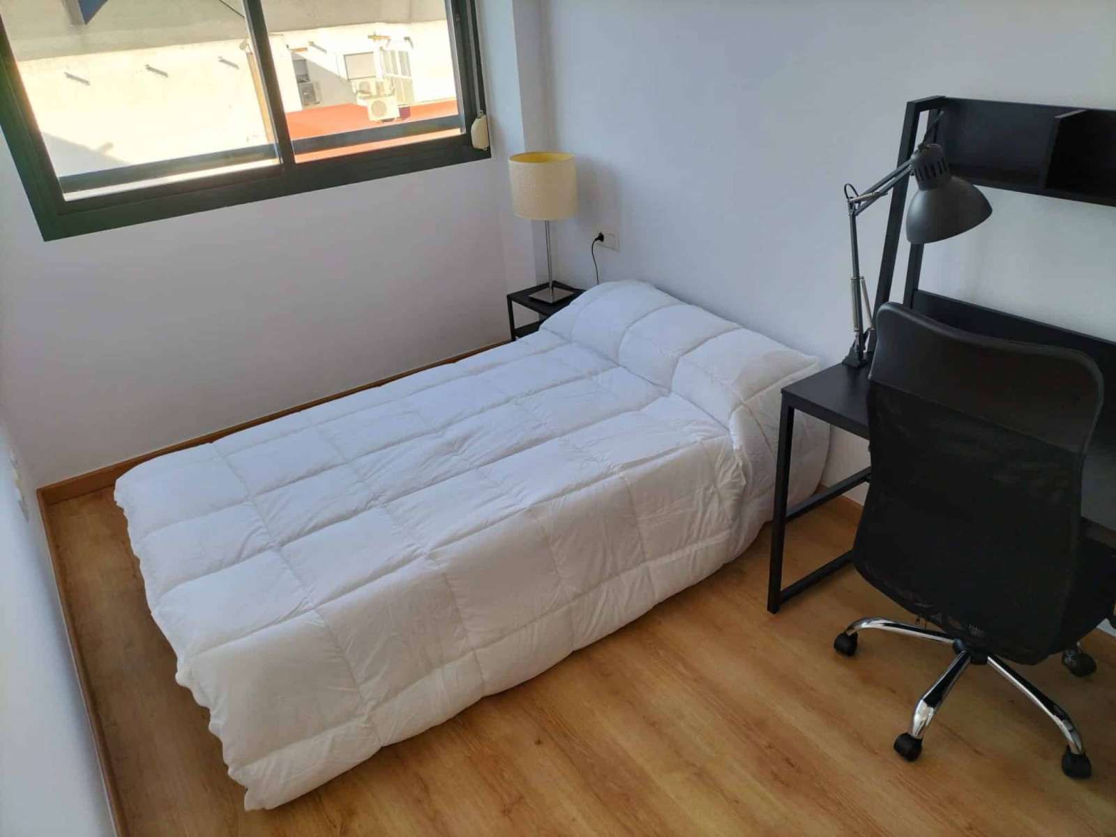 Bedroom of Flat to share in Chiva  with Terrace