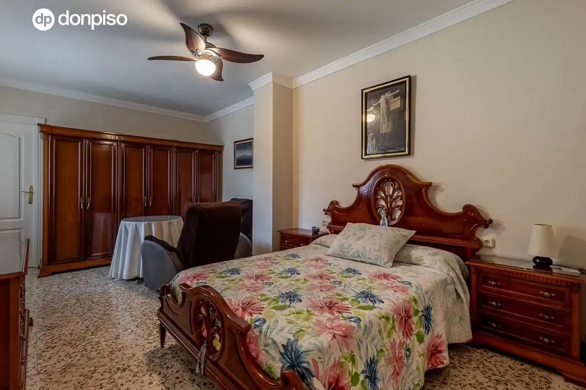 Bedroom of Flat for sale in Granada  with Heating and Terrace