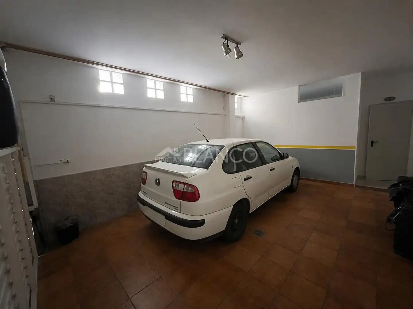 Aparcament de Casa o xalet en venda en Sant Andreu de la Barca amb Calefacció, Traster i Piscina comunitària
