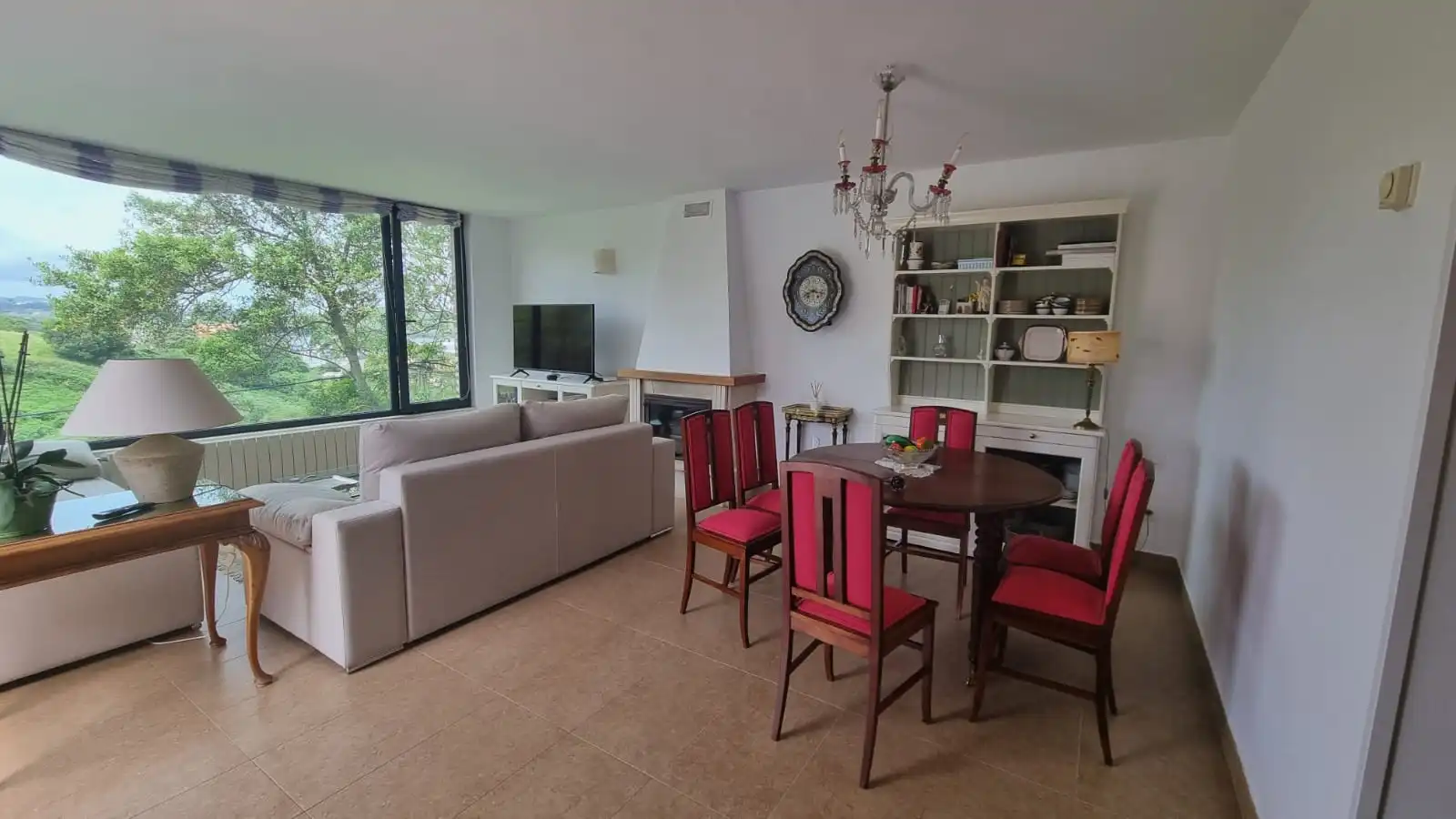 Sala d'estar de Casa o xalet en venda en Miengo amb Calefacció, Jardí privat i Moblat