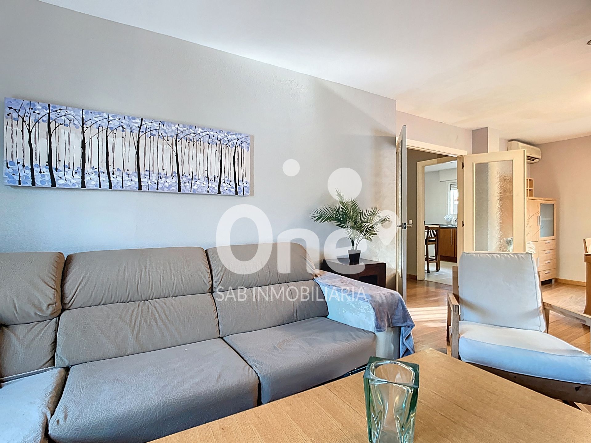 Sala d'estar de Casa adosada en venda en La Pobla de Vallbona amb Calefacció, Jardí privat i Parquet