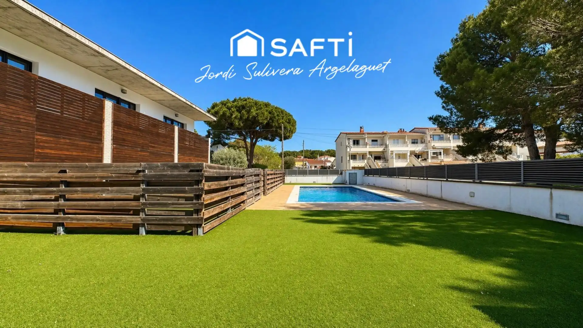 Vista exterior de Casa adosada en venta en L'Escala con Aire acondicionado, Terraza y Balcón