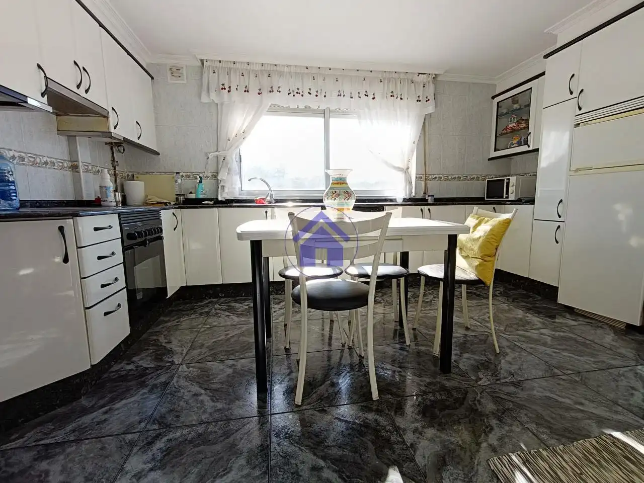 Küche von Wohnung zum Verkauf in Vigo  mit Heizung, Parkett und Möbliert