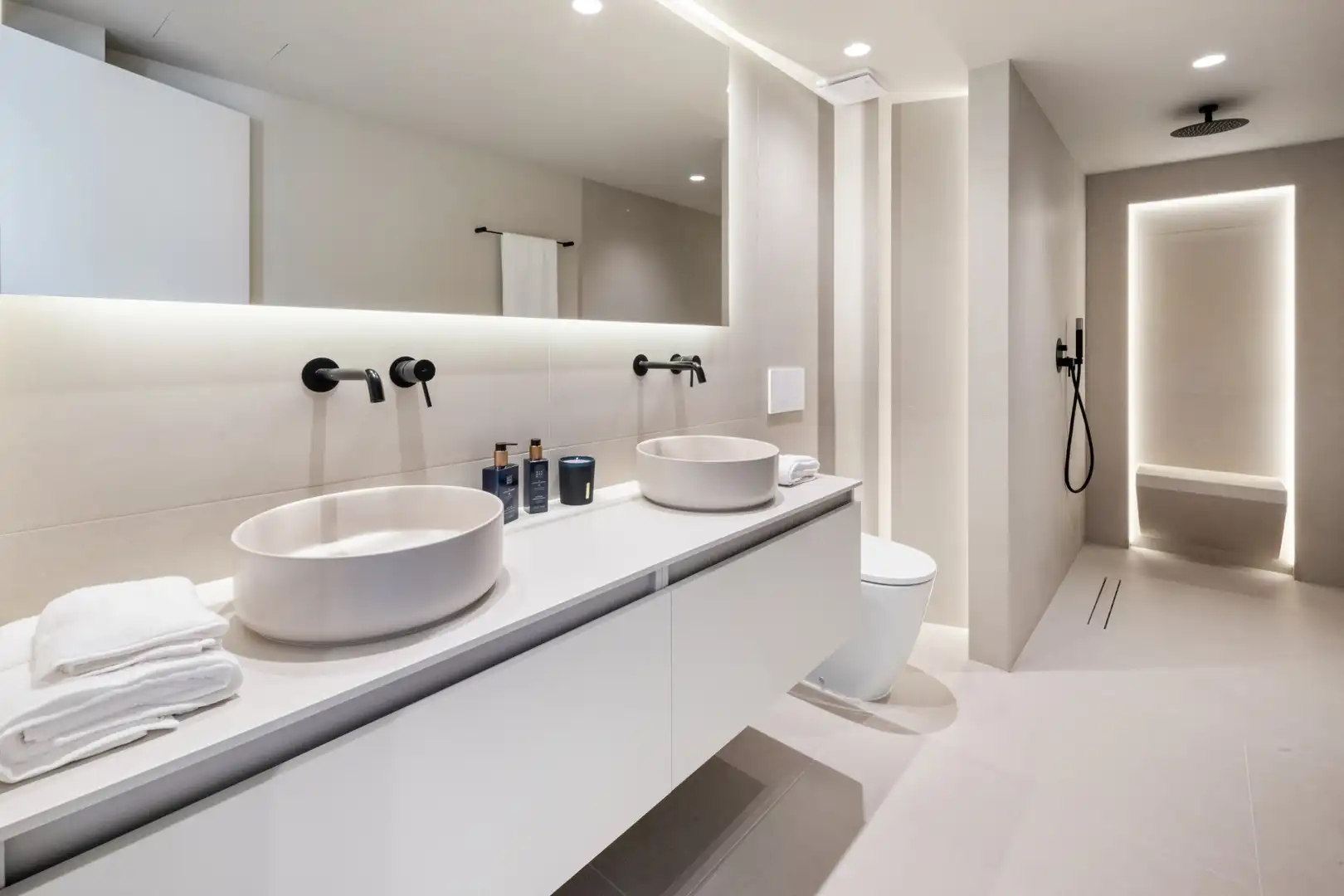 Bathroom of Apartments for sale in Benahavís  with Air Conditioner, Terrace and Swimming Pool
