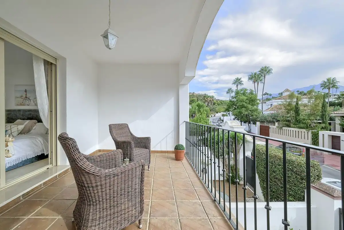 Terrasse von Einfamilien-Reihenhaus zum Verkauf in Marbella mit Klimaanlage und Terrasse