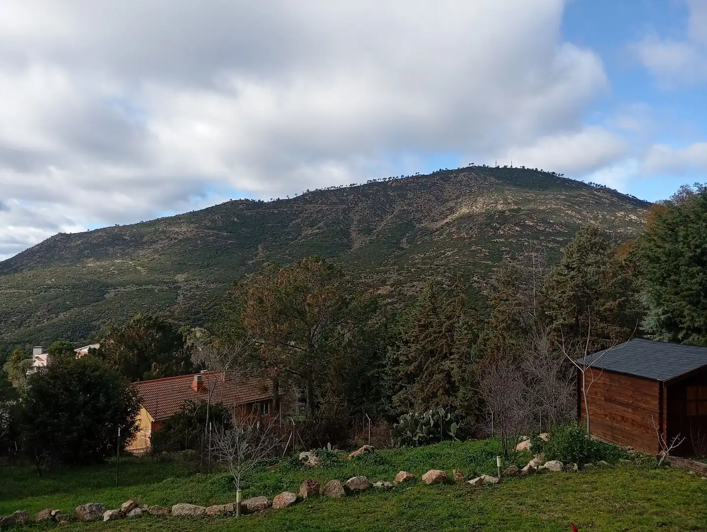 Vista exterior de Casa o xalet en venda en Robledo de Chavela amb Aire condicionat, Calefacció i Jardí privat
