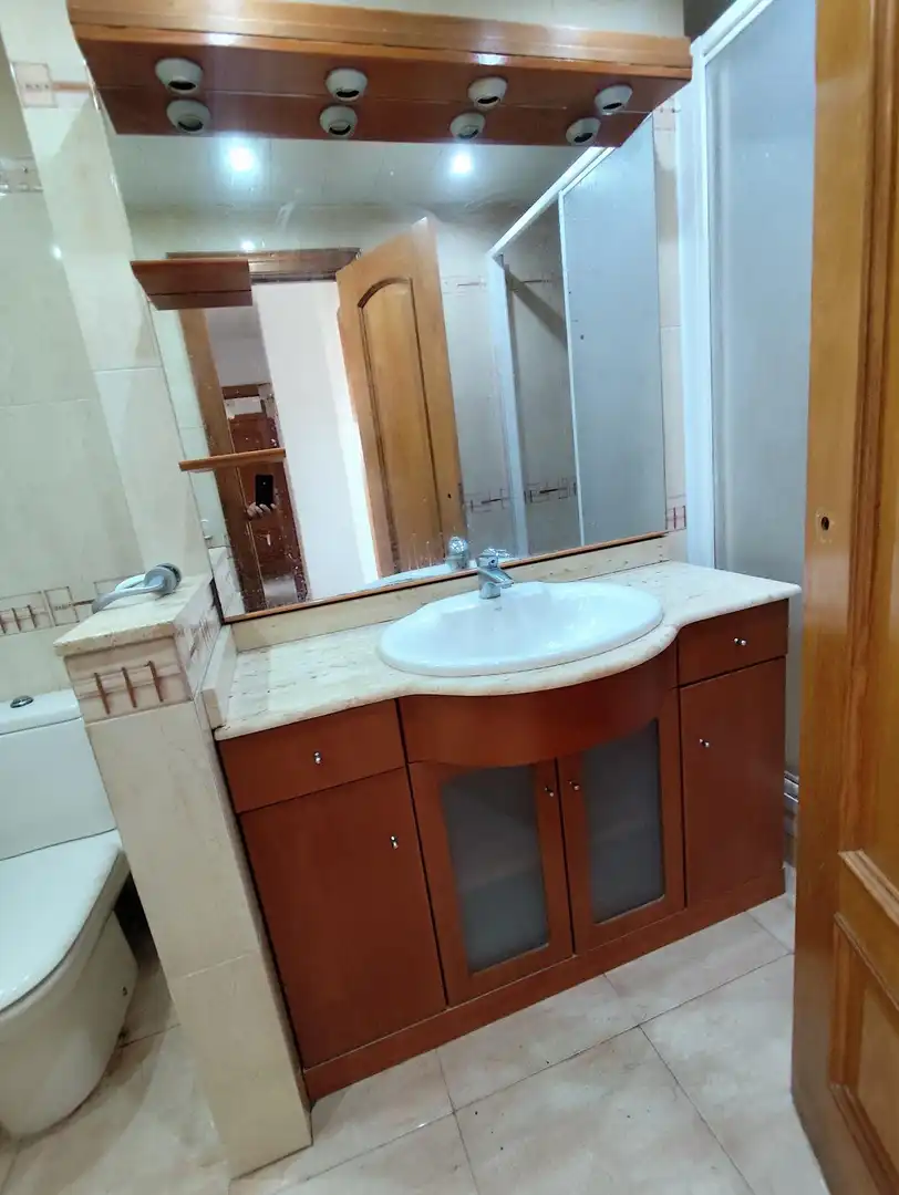 Badezimmer von Dachboden zum Verkauf in Sabadell mit Klimaanlage, Heizung und Terrasse